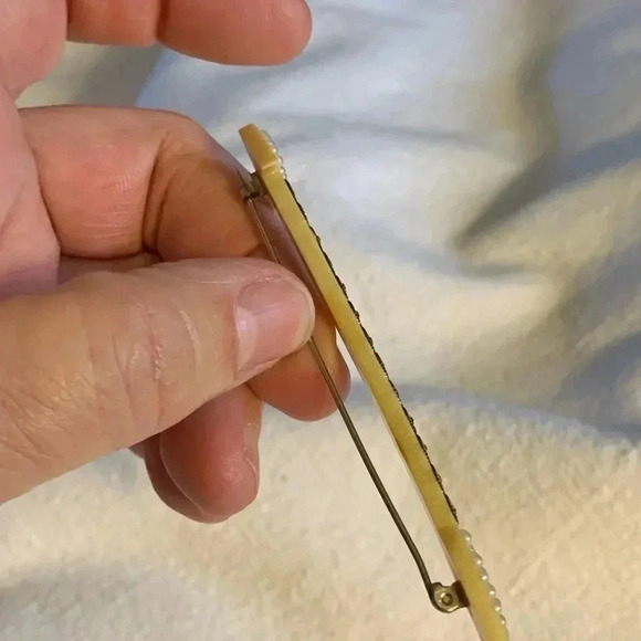 RARE Find, bone shaped as an arrow with tiny genuine seed pearls and rhinestones - Picture 2 of 7